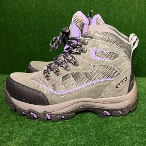 hiking boots Size: 06