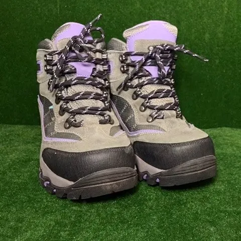 hiking boots Size: 06