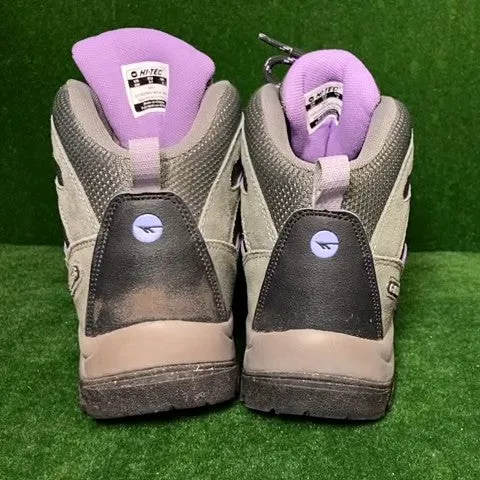 hiking boots Size: 06